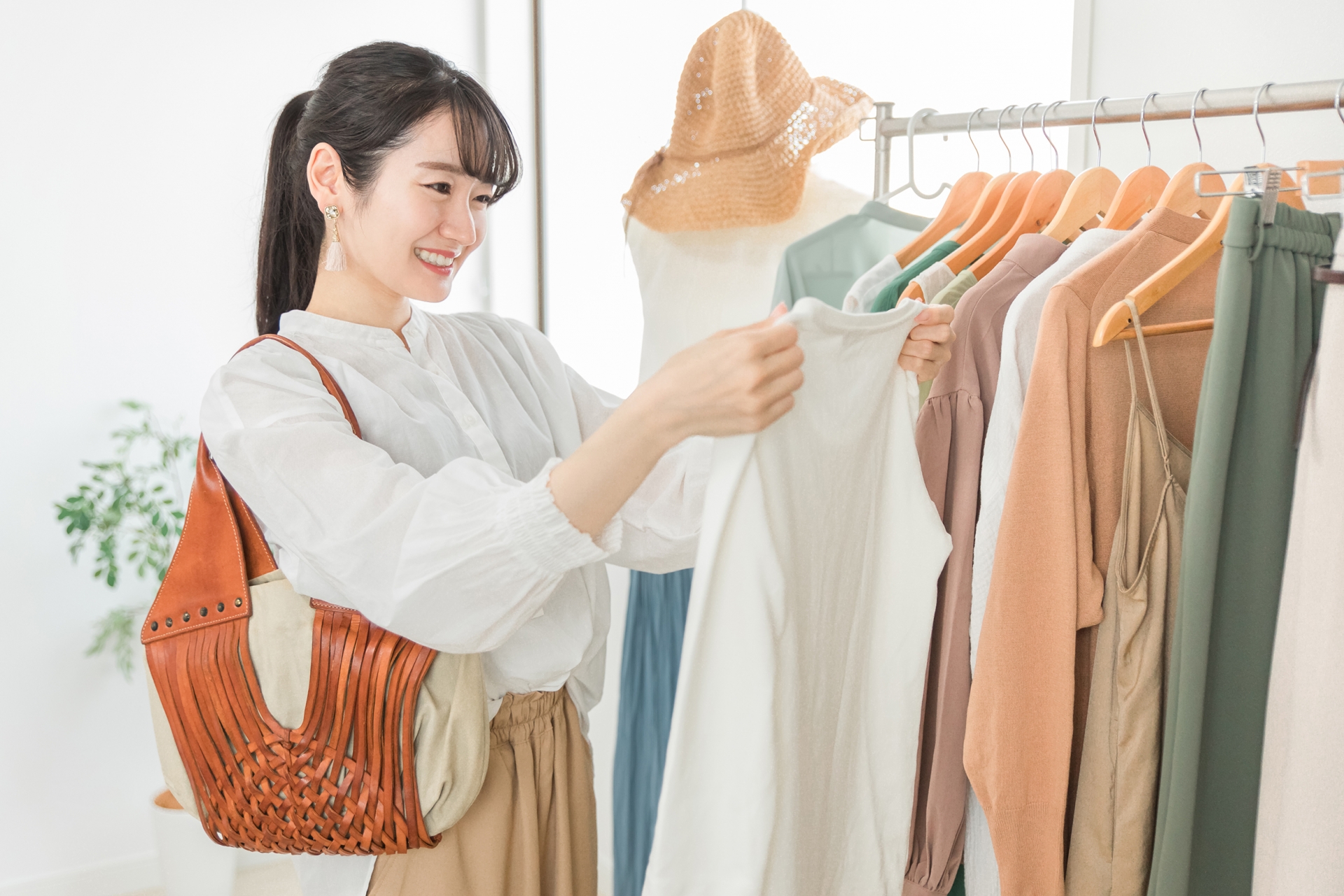 カットソーとは？今さら聞けない意味やTシャツとの違い、おすすめ製品を徹底解説