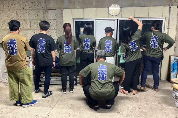 お祭り・団体のおそろいオリジナルTシャツ作成事例|栃木県 上深津囃子保存会様(江戸文字×フルカラー転写・シルク)