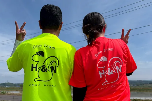 シルクスクリーンプリントの制作事例：作業チームのおそろいTシャツ｜One team 北海道H&N様